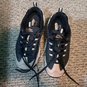 woman's lavender and navy Skechers size 6